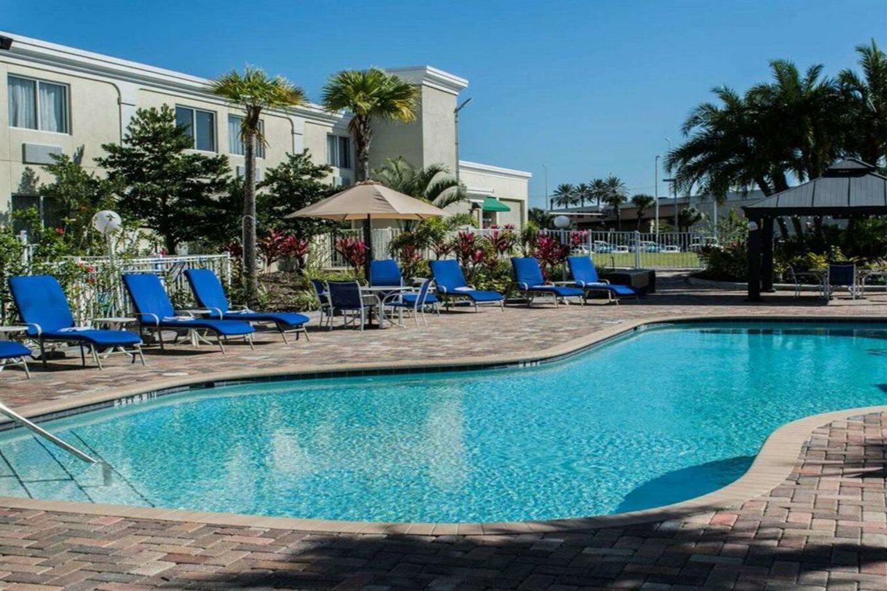 Quality Inn & Suites Tampa-Ybor City Exterior photo