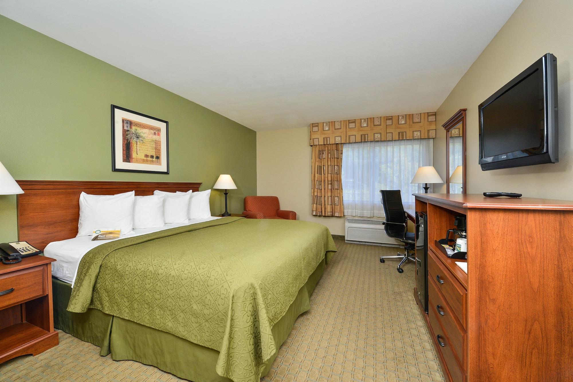 Quality Inn & Suites Tampa-Ybor City Exterior photo