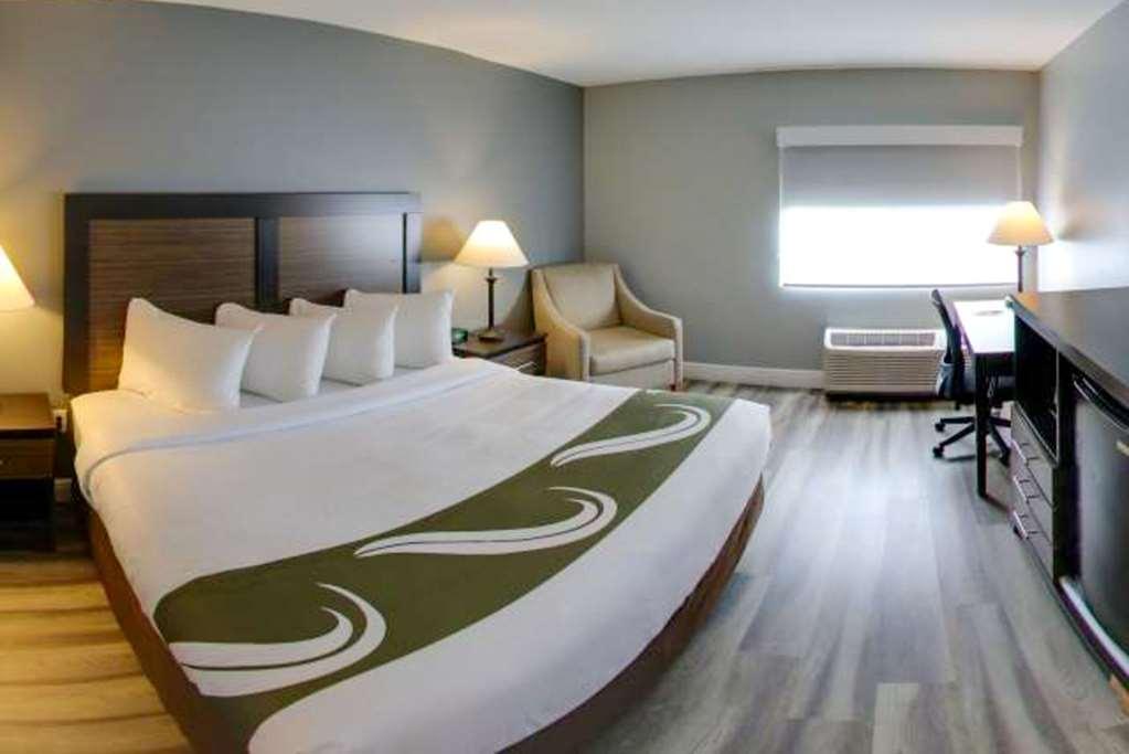 Quality Inn & Suites Tampa-Ybor City Room photo