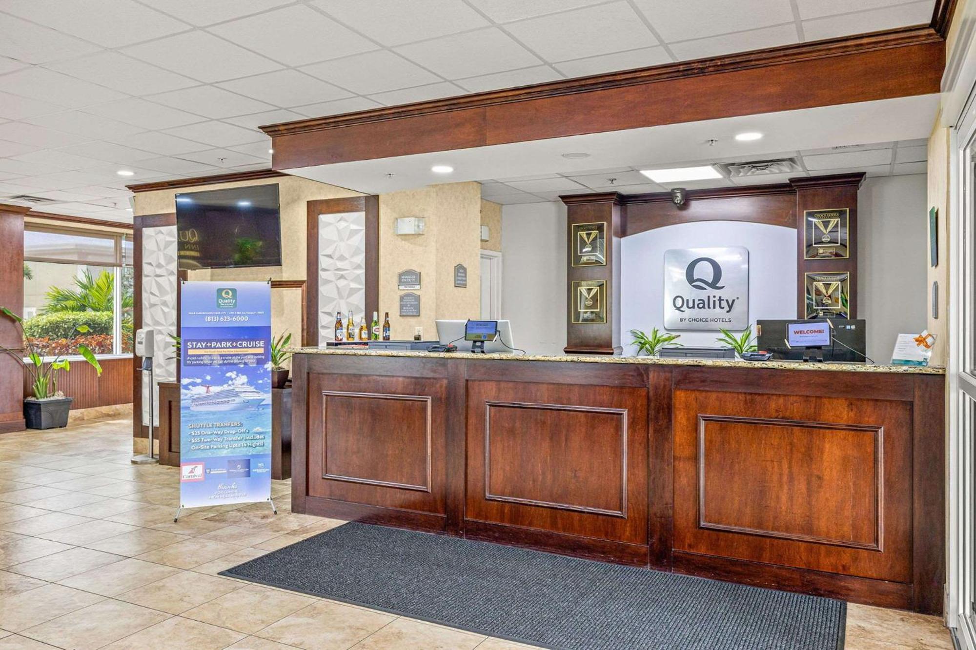 Quality Inn & Suites Tampa-Ybor City Exterior photo