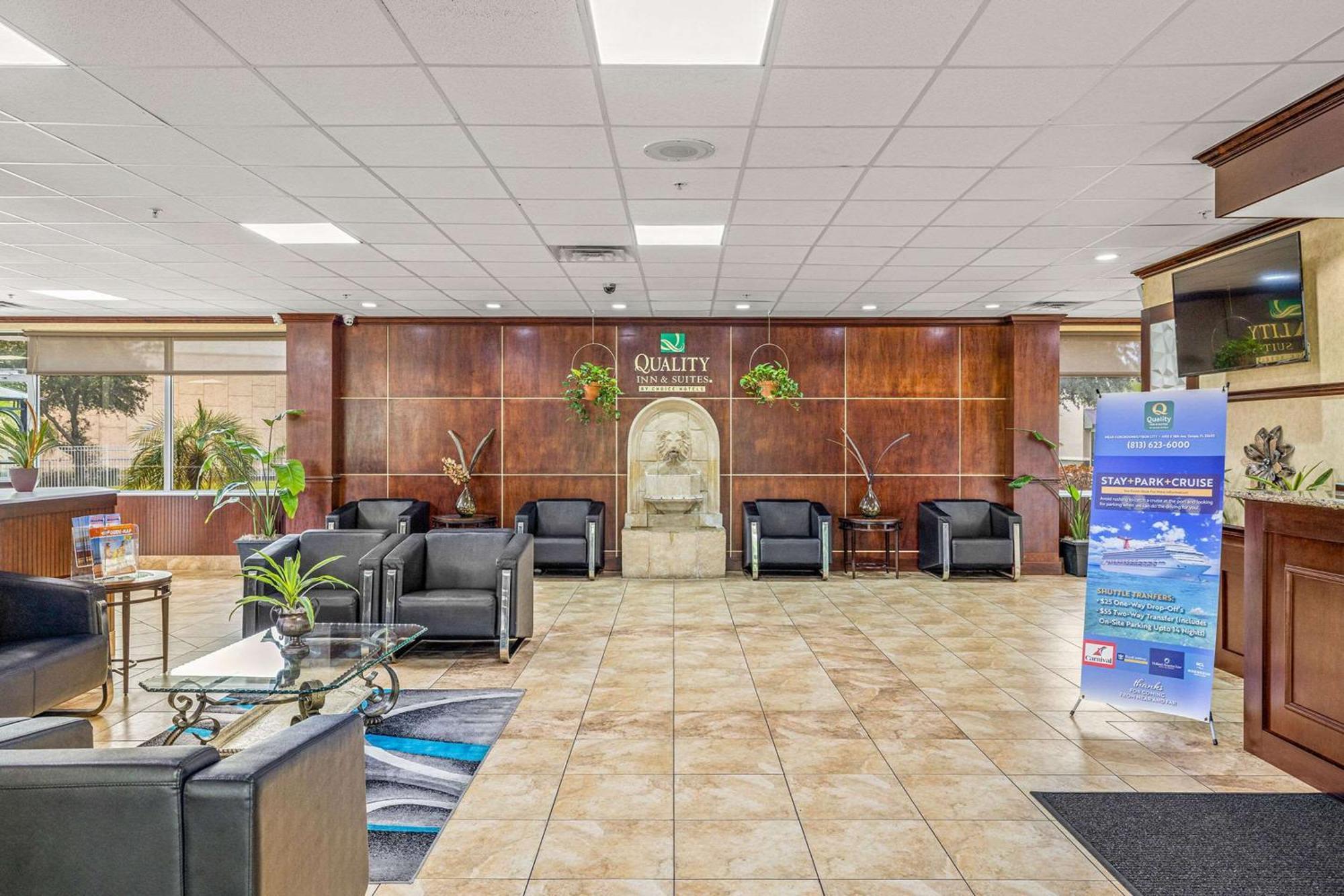 Quality Inn & Suites Tampa-Ybor City Exterior photo