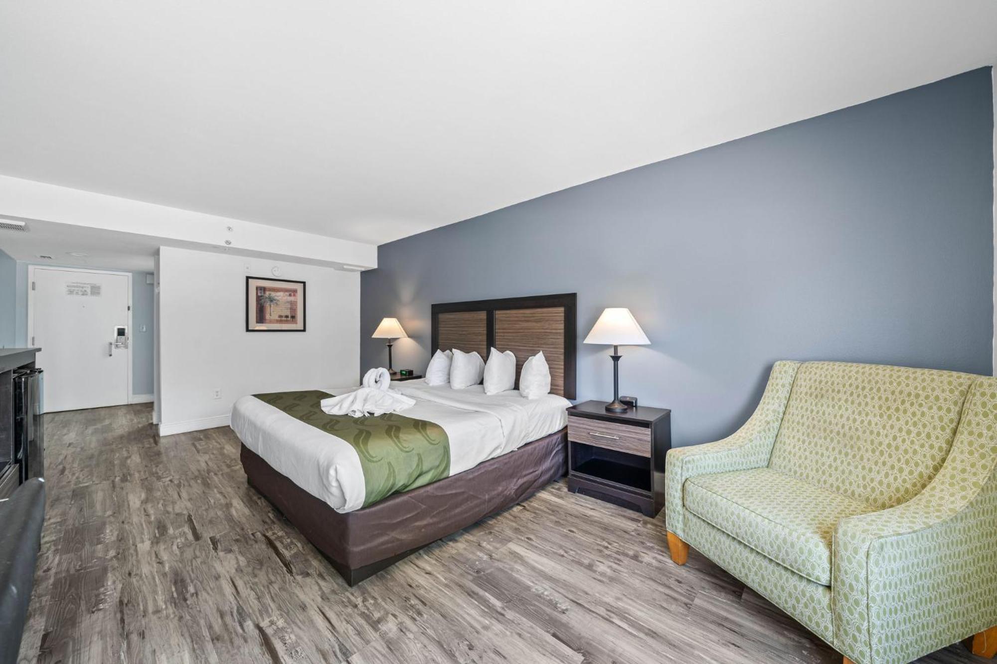 Quality Inn & Suites Tampa-Ybor City Exterior photo