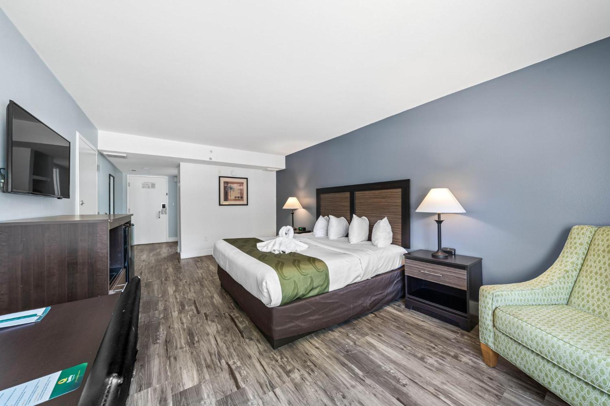 Quality Inn & Suites Tampa-Ybor City Exterior photo