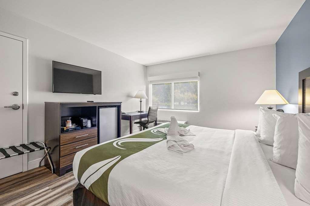 Quality Inn & Suites Near Fairgrounds & Ybor City Tampa Room photo